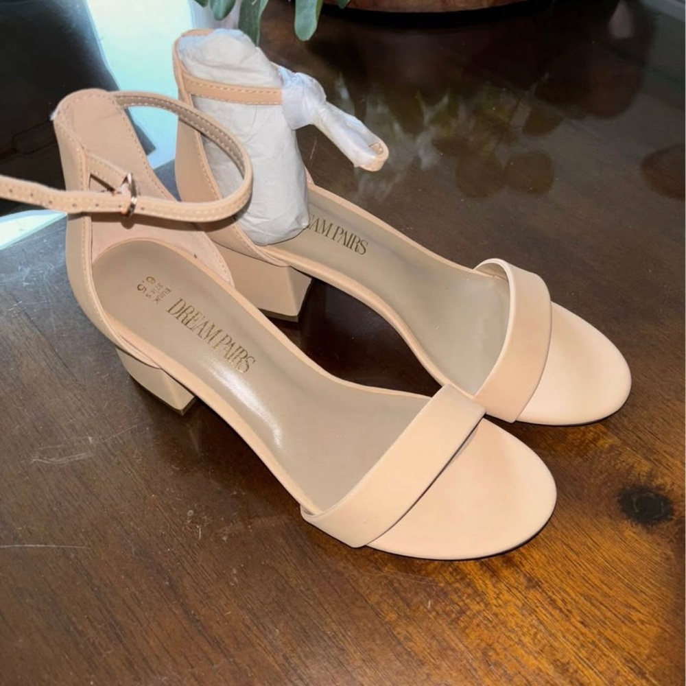 Dream Pairs Tan Heels Minimalist Design